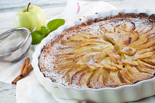 torta de maçã  - apple pie baked pastry crust apple - fotografias e filmes do acervo