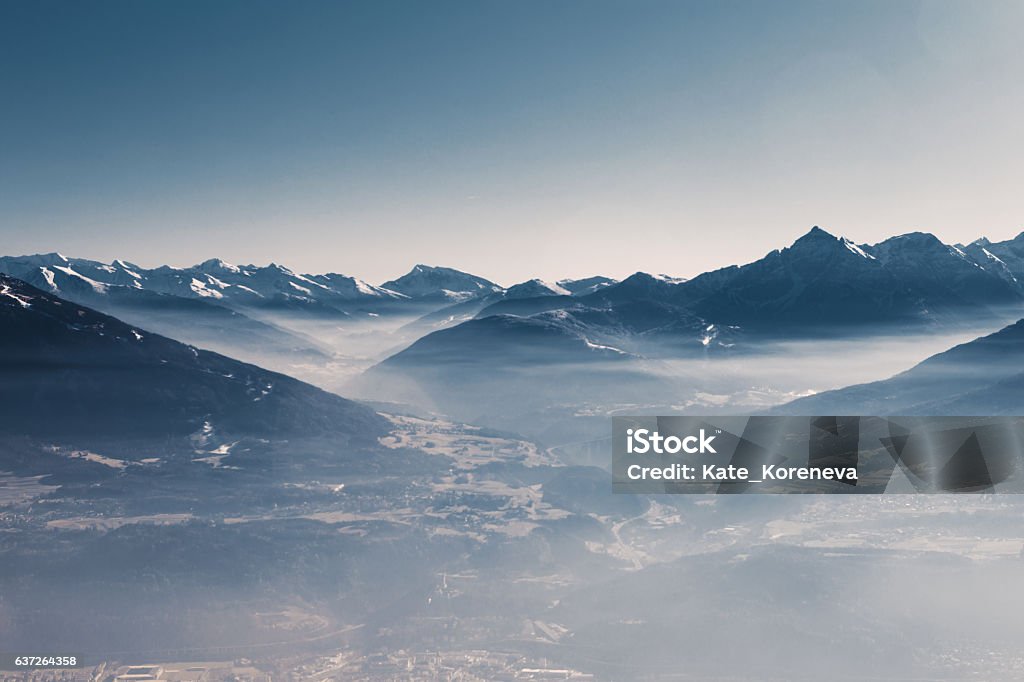 Cielo y las montañas - Foto de stock de Cadena de montañas libre de derechos