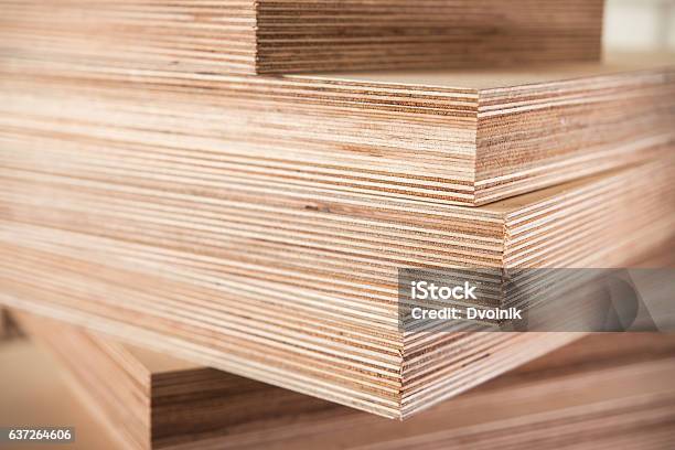 Sperrholzplatten Für Die Möbelindustrie Stockfoto und mehr Bilder von Sperrholz - Sperrholz, Etwas herstellen, Bauholz-Brett