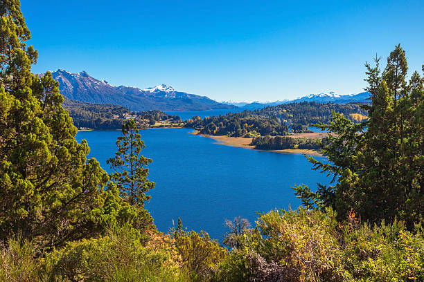 paysage de bariloche en argentine - panoramic bariloche argentina scenics photos et images de collection