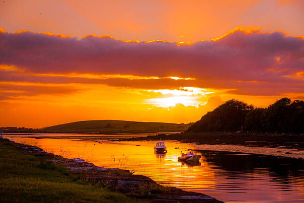 tramonto nell'irlanda occidentale - mayo foto e immagini stock