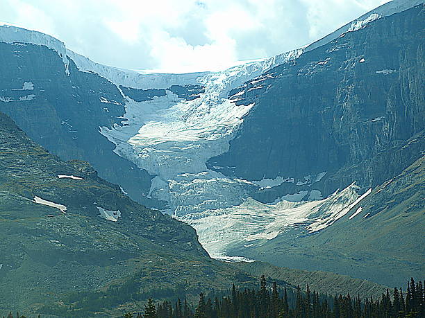 istock Columbia Icefields in Alberta with Athabasca Glacier 637286638