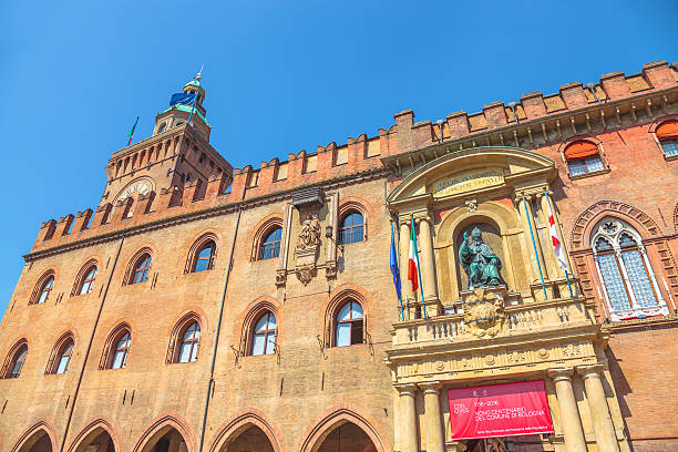 palazzo d'accursio bologna - bologna italy medieval palace foto e immagini stock