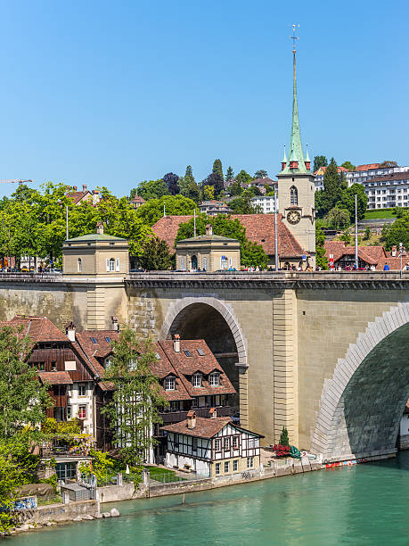 città del tesoro mondiale - berna, svizzera - bridge people berne river foto e immagini stock