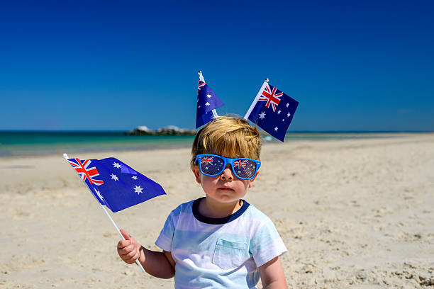 nettes kind am australien-tag - australia australia day celebration flag stock-fotos und bilder