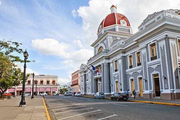 мэрия в парке хосе марти - cuba rural scene non urban scene day стоковые фото и изображения