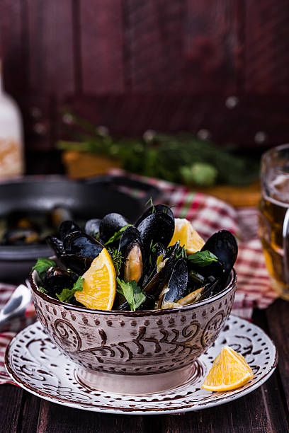 istock Steamed mussels in beer 637345054
