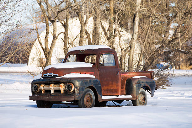 istock Vintage 1950s truck 637389470