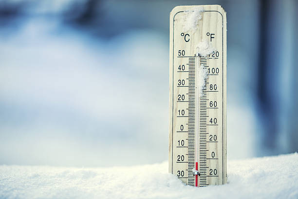 el-term%C3%B3metro-en-la-nieve-muestra-bajas-temperaturas-bajo-cero