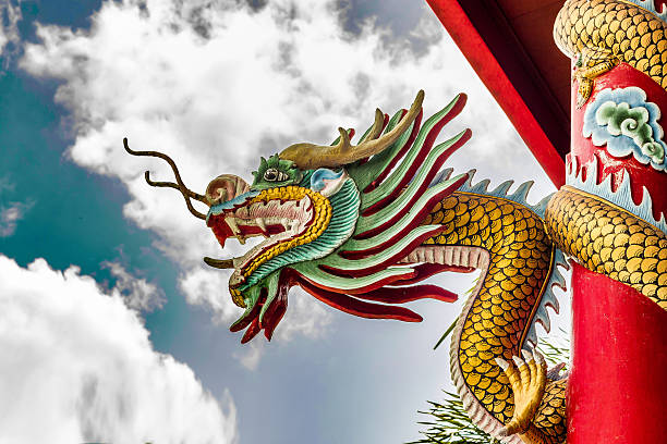 chinesischer drachen skulptur - bodhisatva stock-fotos und bilder