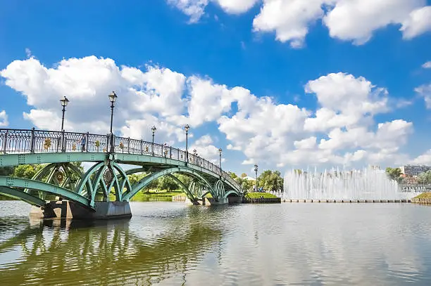 Tsaritsyno, Moscow, arch bridge over pond