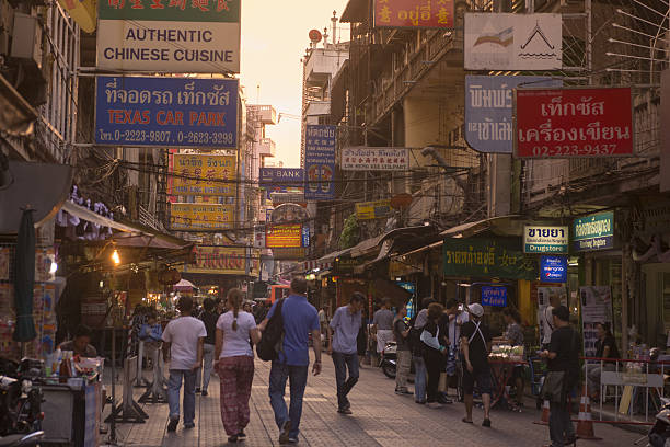 THAILAND BANGKOK CHINA TOWN the Road at dusk in the China Town in the city of Bangkok on 3.11.2016 in Thailand bangkok street stock pictures, royalty-free photos & images