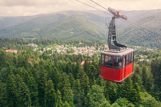 teleférico de sinaia - sinaia fotografías e imágenes de stock