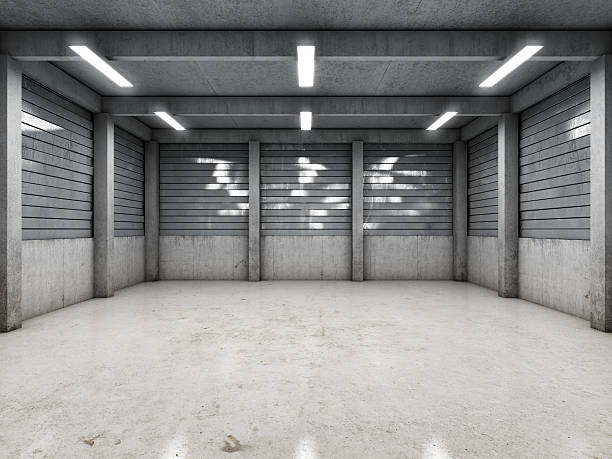 garagem vazia de espaço aberto - storage compartment garage storage room warehouse - fotografias e filmes do acervo