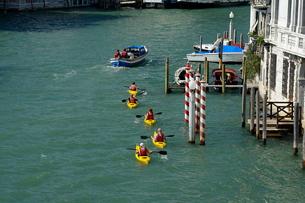 kayaks on canal in venice, italy - kayaking kayak venice italy veneto imagens e fotografias de stock