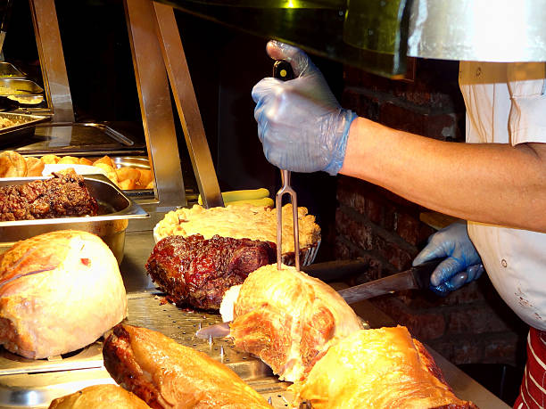 chef intaglio carne arrosto - silverware food and drink industry food service occupation dinner foto e immagini stock