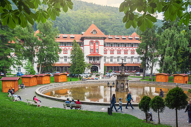 parque dimitrie ghica en sinaia - sinaia fotografías e imágenes de stock