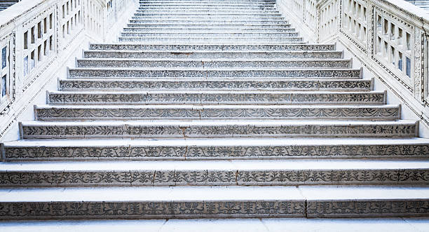 escalera en venecia - doges palace palazzo ducale staircase steps fotografías e imágenes de stock