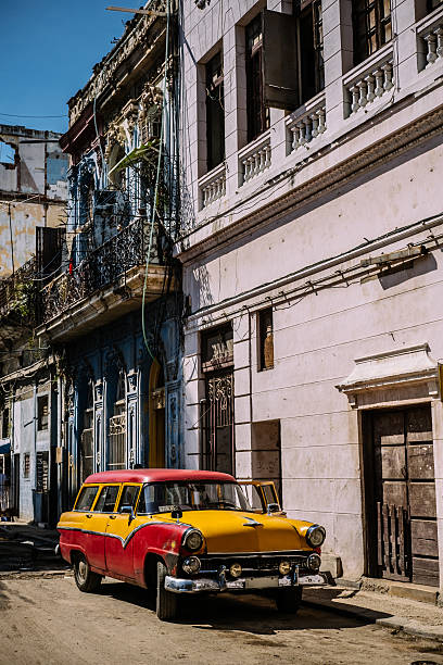 istock Two tone American in Havana 637517576