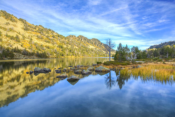 istock Lake Aubert in Neouvielle Massif 637524062
