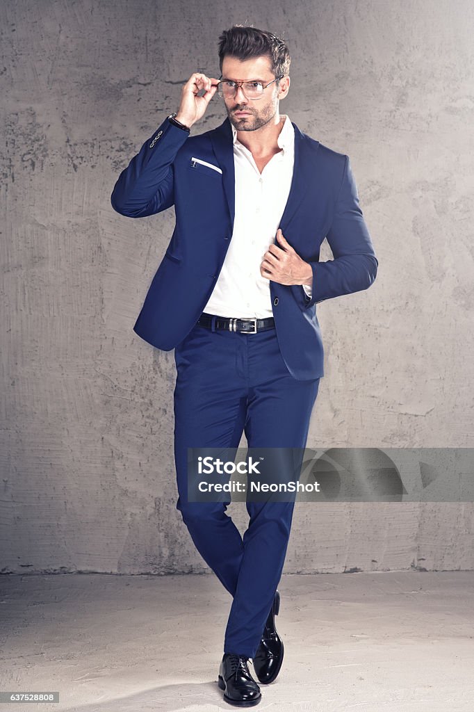Homem elegante e bonito de terno. - Foto de stock de Homens royalty-free