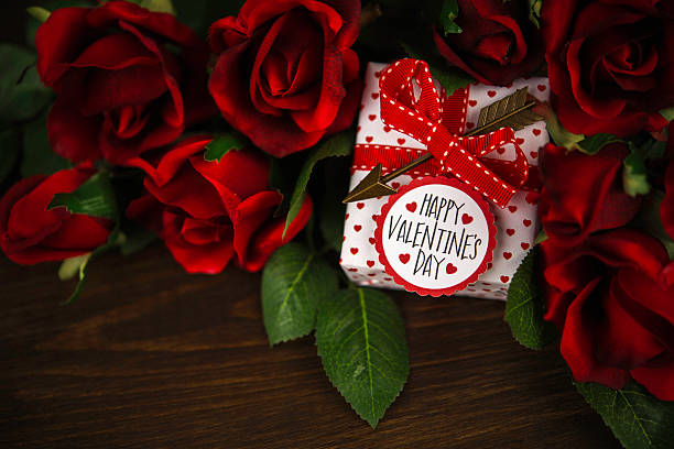istock Valentine's Day gift with red roses and Happy Valentine's message 637541838