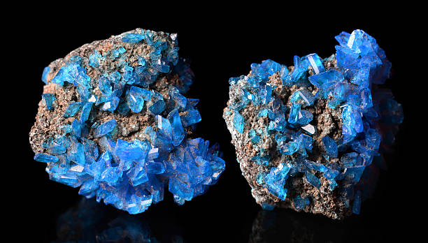 blue mineral crystals covellite - sulfide imagens e fotografias de stock