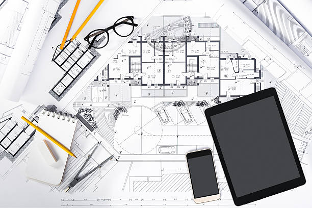 청사진에 태블릿 및 그리기 도구를 갖춘 건설 계획 - instrument of measurement organization housing project housing development 뉴스 사진 이미지