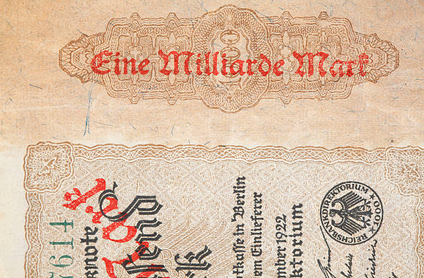 istock Deutsche Reichsmark banknote, imprint One billion marks 637563156
