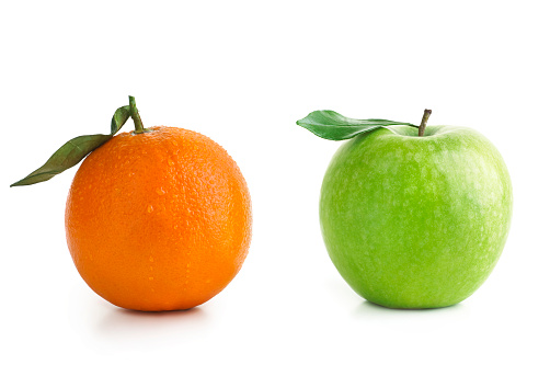 Diferencia de naranja y manzana photo