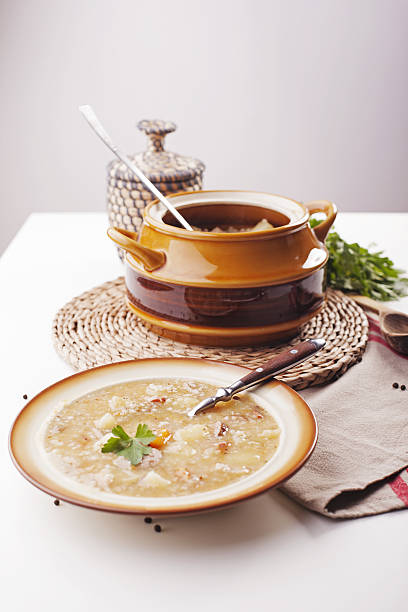 sopa de cebada polaca krupnik - vegetable barley soup fotografías e imágenes de stock