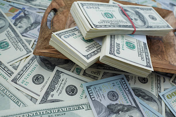 istock Money on a tray 637574924