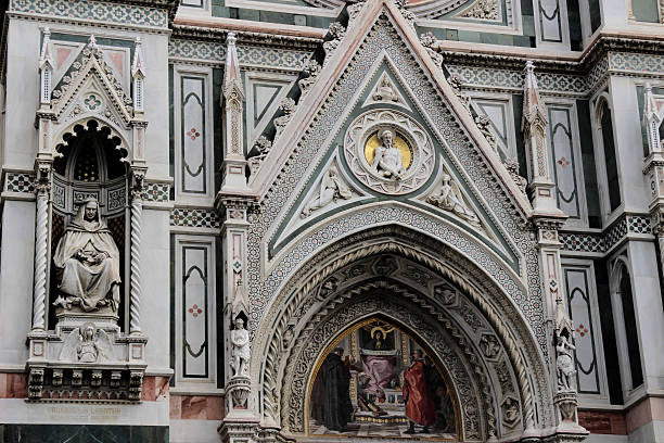 istock Cathedral Dome in Florence, Italy, in a Spring Day 637590640