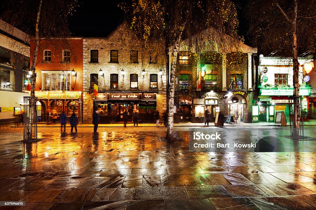 Vie nocturne animée du quartier de Temple Bar à Dublin, Irlande - Photo de Dublin - République d'Irlande libre de droits