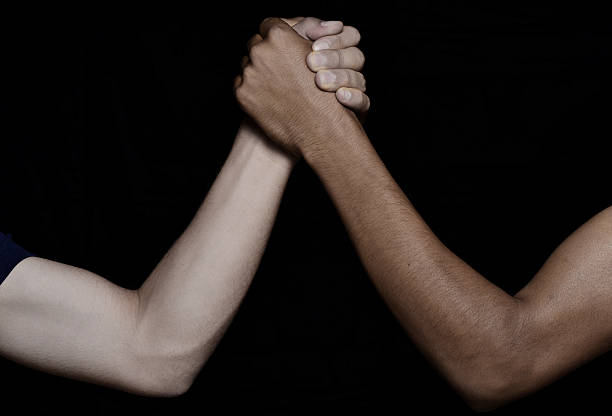 istock Business arm wrestling 637621570