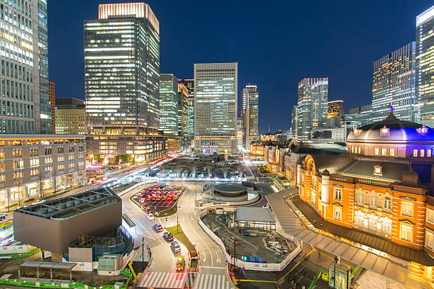 istock Night view of Tokyo station 637626076