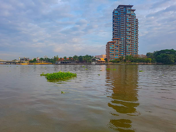 istock The building was built on the river 637635012