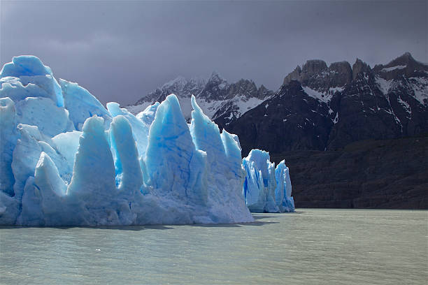 istock Spectacular Grey glacier, Torres del Paine, Chile 637635294