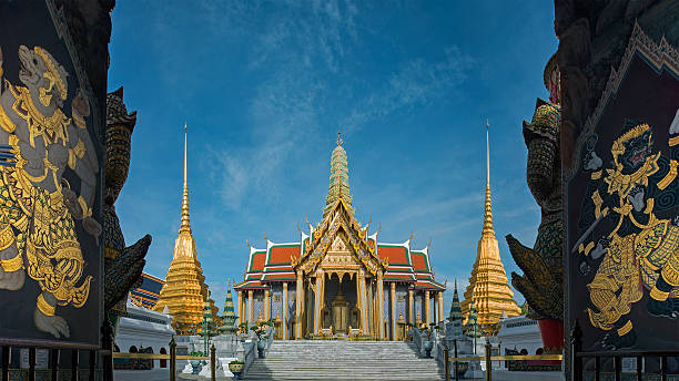 istock Emerald Buddha Temple, Bangkok, Thailand 637635702