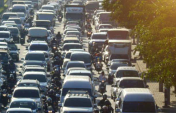 размытая пробка на бангкокской дороге - multiple lane highway стоковые фото и изображения