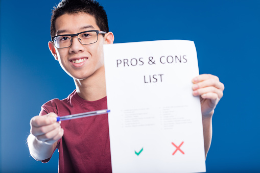 positive point of view: asian guy showing the pros on a list