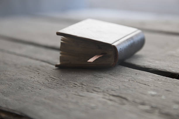 istock Vintage bible on a wooden shelf 637706568
