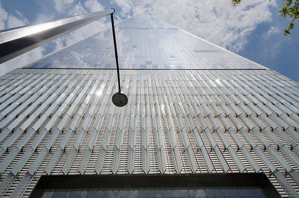One World Trade Center desde abajo, Nueva York - foto de stock
