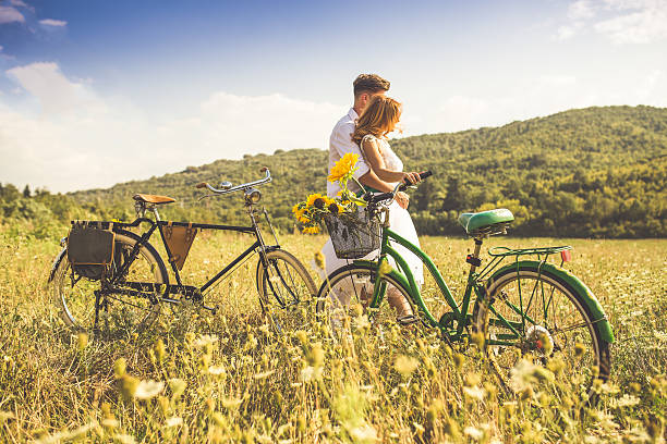 couple in love  - sunflower field single flower flower стоковые фото и изображения