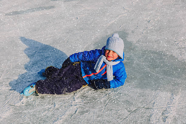 istock cute little boy learning to skate in winter 637744642