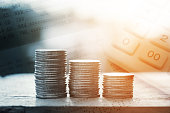geld-und-spar-und-finanzkonzept.jpg?b=1&s=170x170&k=20&c=A5fDGo0Iyvn6hfsWSpS1gtT_V-QjLB_B67mHGsbqsRA=