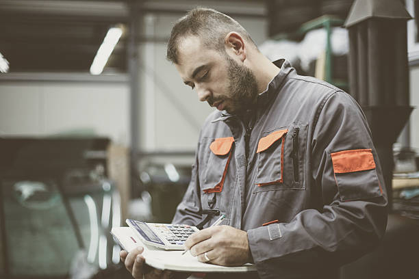 istock Repair man calculate bills. 637818932