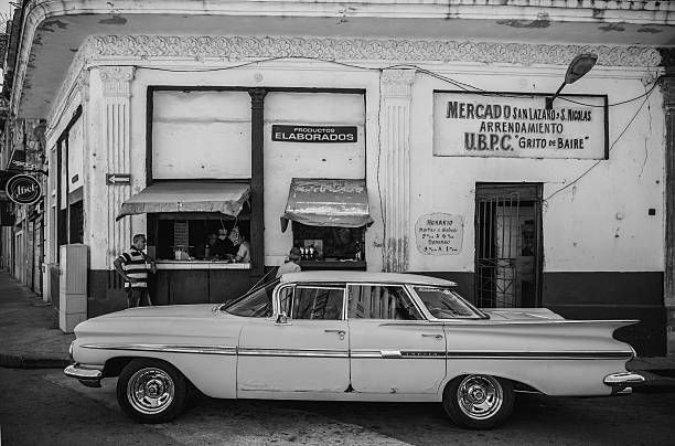 ハバナのヴィンテージ - cuba car chevrolet havana ストックフォトと画像