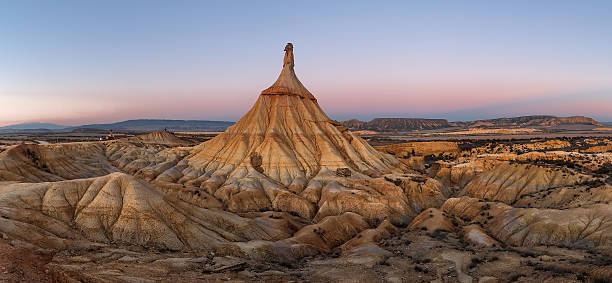 카스틸 드 티에라 인 라스 바르데나스 - bardenas hill 뉴스 사진 이미지