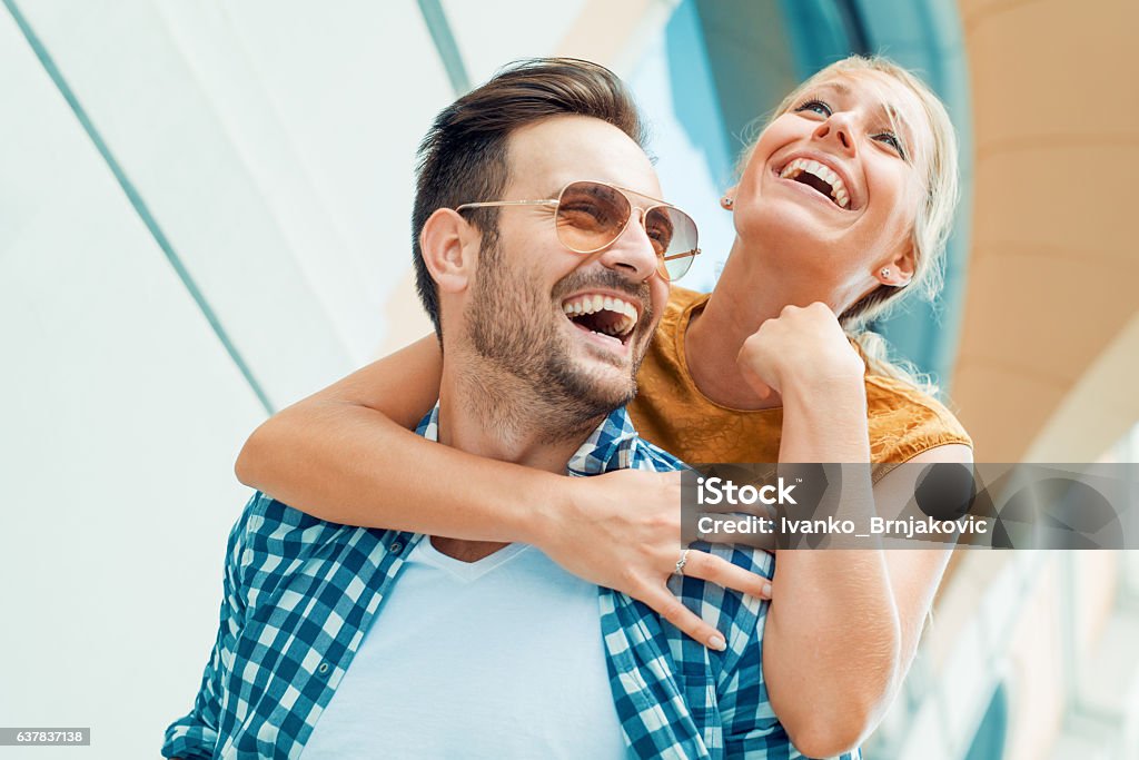 Junges Paar Liebende einander - Lizenzfrei Paar - Partnerschaft Stock-Foto